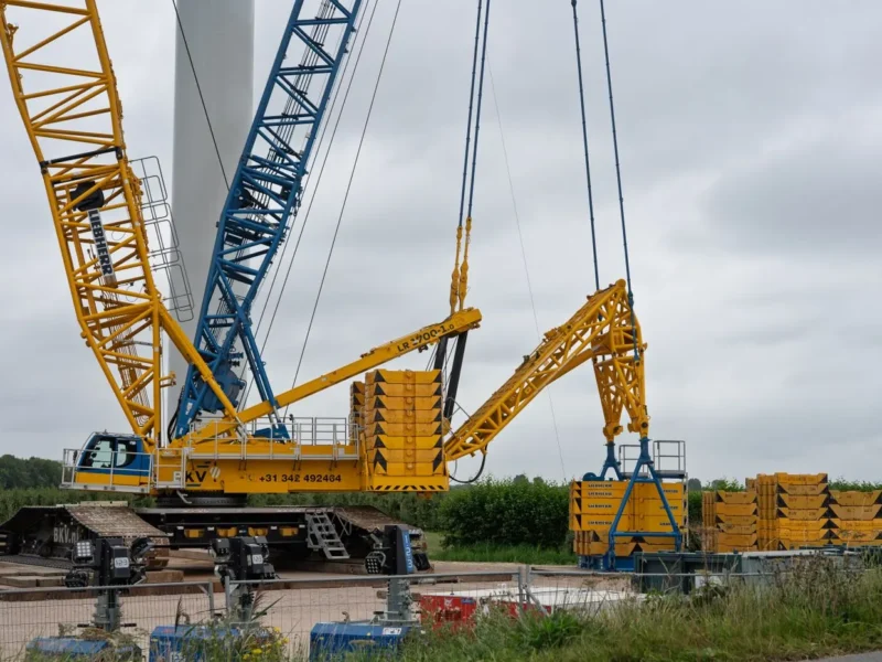 Crawler Crane Rental Cost in the UAE: What to Expect - Red Tiger Cranes