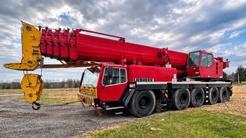 Liebherr LTM 1100 side view