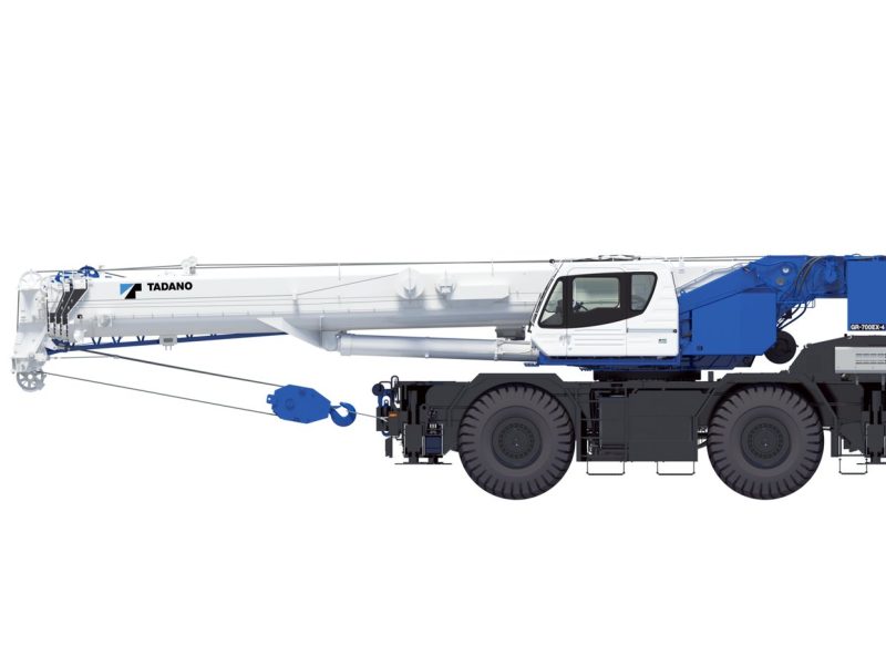 Tadano GR700EX side view